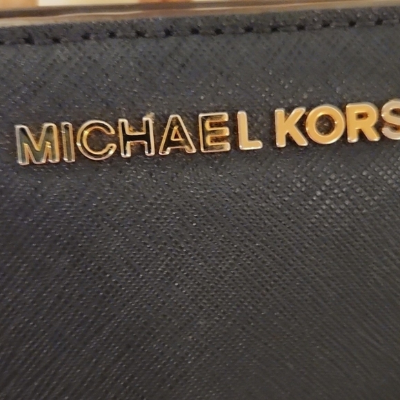 Michael Kors Navy Blue Wallet - Picture 2 of 11